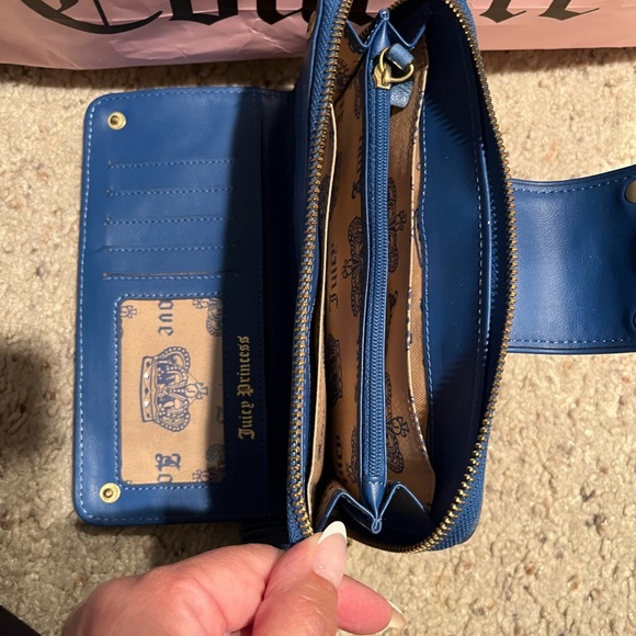 Rare Juicy Couture blue velvet wallet - Picture 5 of 7